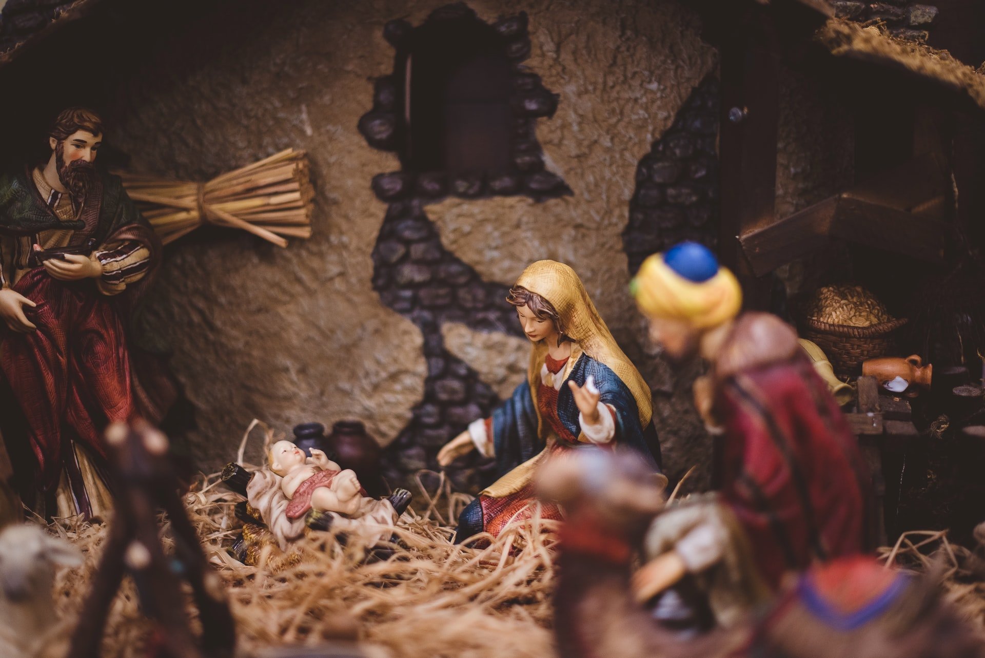 A set of statues depicting the birth of Jesus Christ.